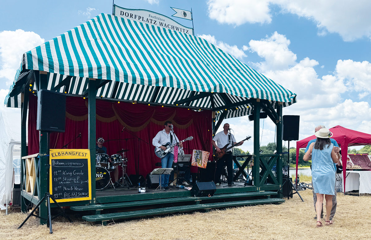 Die Rock’n‘Roll Band King Creole hatte beim Elbhangfest, auf der Altwachwitz Festbühne im Albertpark in Loschwitz einen auftritt, welcher am 29.05.2025 statt fand.