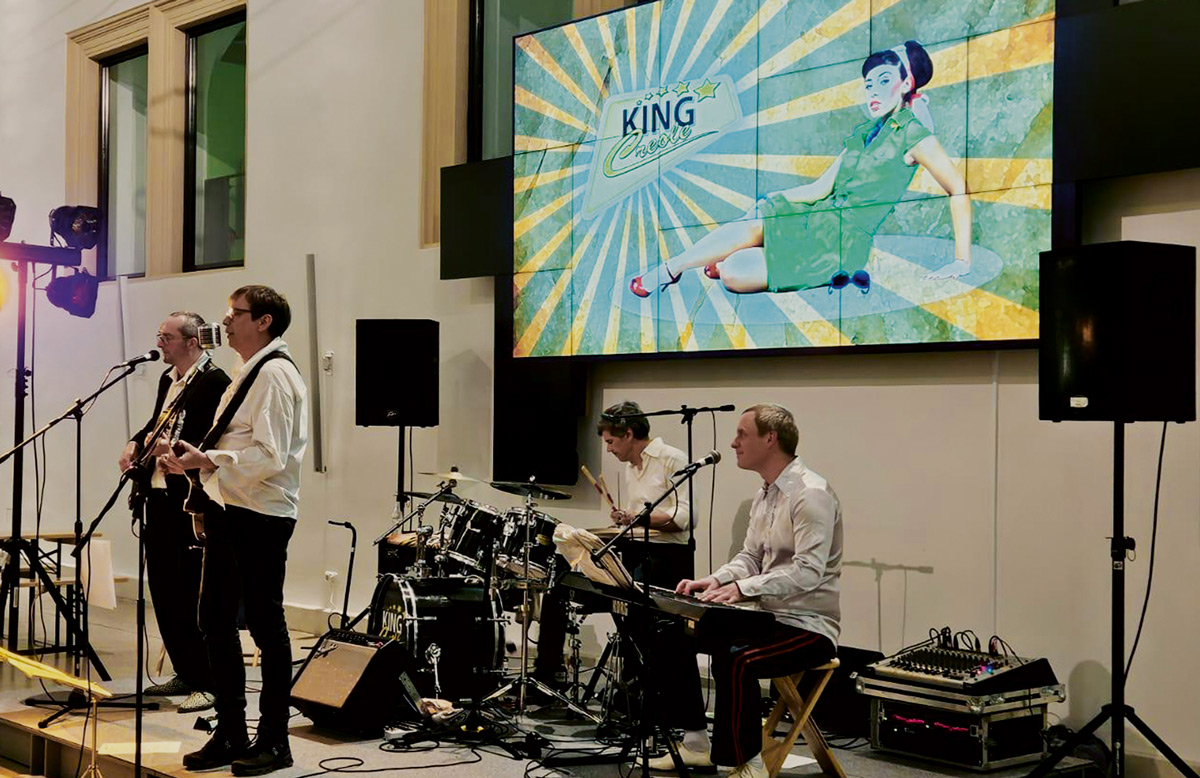 Die Band King Creole spielt Rock'n'Roll zur Ausstellungseröffnung des Verkehrsmuseum Dresden, am 27.03.2025.